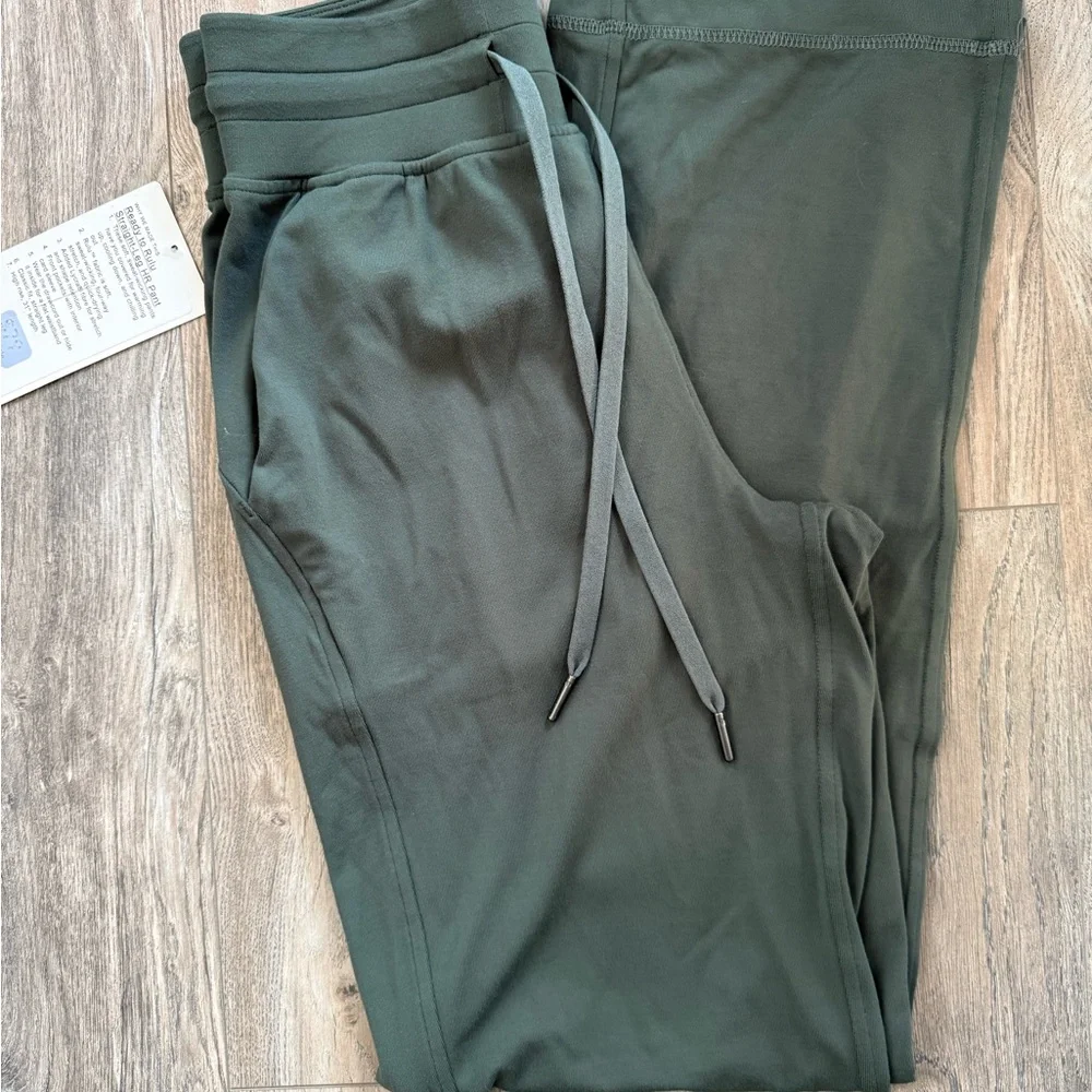 lululemon athletica Ready to Rulu Straight Leg Pant - Picture 2 of 6
